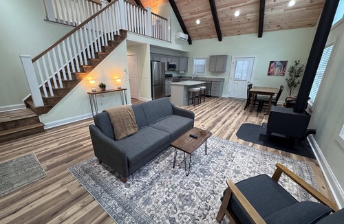 Elkton Cabin | Peaceful pet-friendly Cabin, near Shenadoah National Park