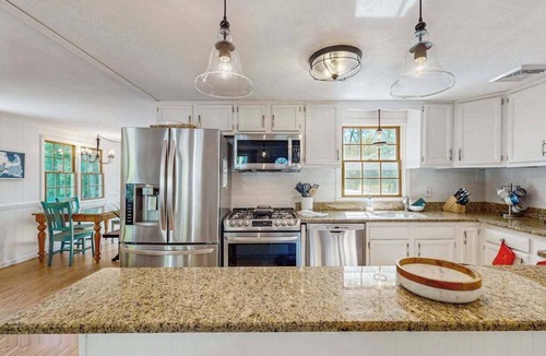 South Dennis House | Peaceful Retreat: dog friendly, close to beaches & town; yard w/patio&firepit