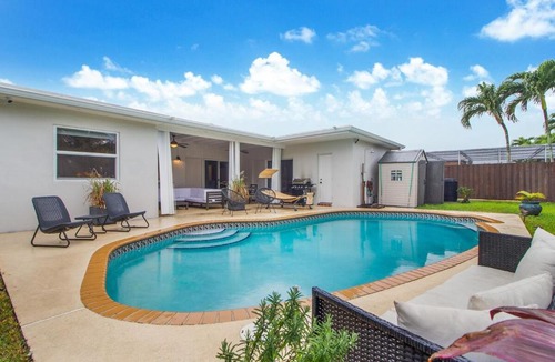 Hollywood Hills Villa | Peaceful Retreat With A Pool 15 Min Away Beach