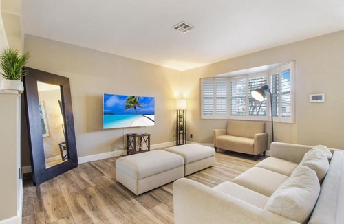 Hollywood Hills Villa | Peaceful Retreat With A Pool 15 Min Away Beach