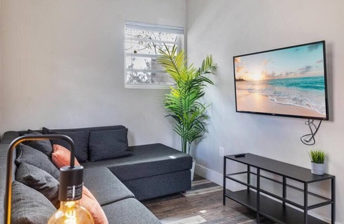 Poinciana Park Condo | Peaceful Suite Close To The City & Beach/Flat 5