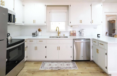 Wilson House | Peaceful, Well-Lit 3 Bed, 3 Bath Spacious Retreat With Mid-Century Modern Design