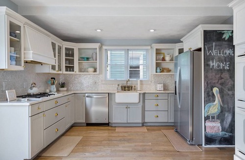 Cape Charles House | Peach Perfect Victorian Home with Gourmet Kitchen