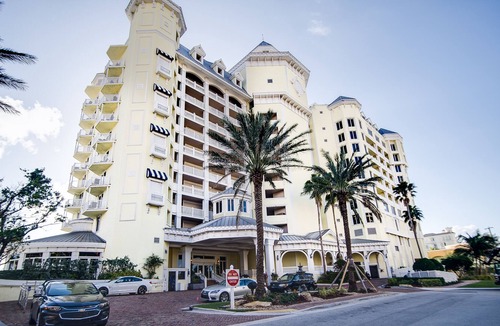 East Fort Lauderdale Resort | Pelican Grand-Right on ocean! 2 Queen Beds - Best unit in the Resort !!