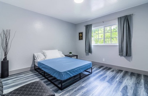 Pembroke Pines Condo | Pembroke Pines 2/2 condo, spacious, fully updated and family-friendly.