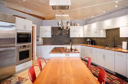 North Downtown Apartment | Penthouse Apartment Overlooking Downtown Mall