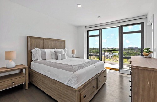 Shaw Bed & Breakfast | Penthouse | Downtown | Capitol Views | Luxury