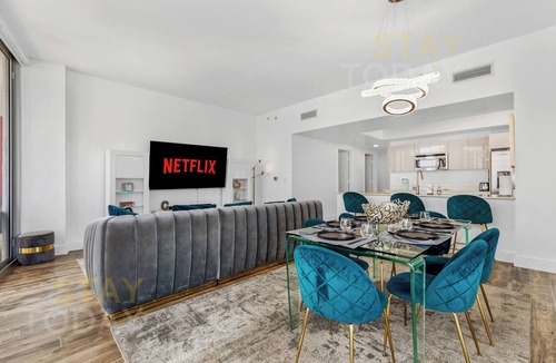 Hallandale Beach Condo | ★PENTHOUSE IN THE SKY. 3BDR/3BA LUXURY CONDO - PRICE REDUCED DUE TO FLOOR!