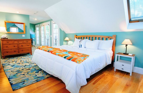 Commercial Street Hotel | Penthouse Unit in Provincetown Center