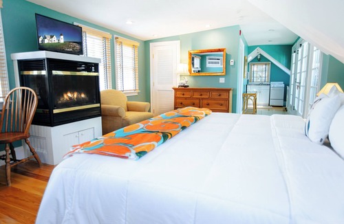 Commercial Street Hotel | Penthouse Unit in Provincetown Center