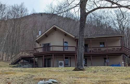 Sandgate House | Perched on a hill for amazing views, this is your next Vermont getaway.