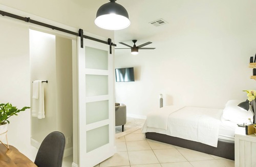 Hollywood Apartment | Perfect 1-bedroom studio with AC in welcoming Hollywood