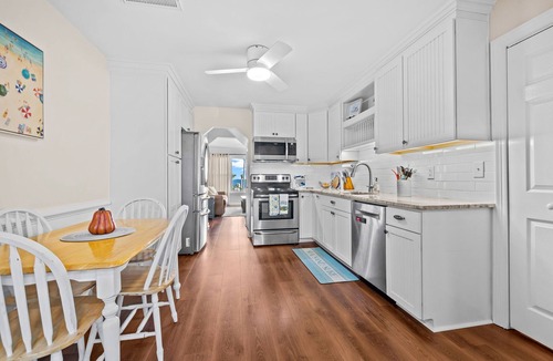 Chic's Beach House | Perfect Beach Getaway Spot and Great For Families