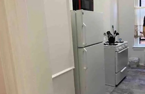 Norwood Apartment | perfect cozy apartment close to convinience store adn the D train . hospital