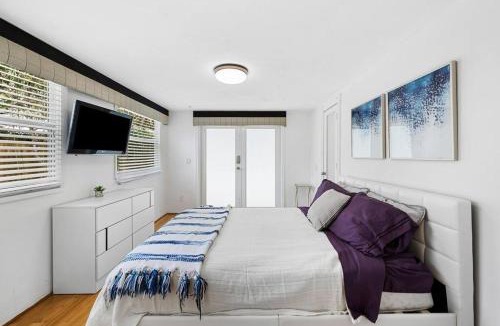 Croissant Park House | Perfect FLL Location with Putting Green