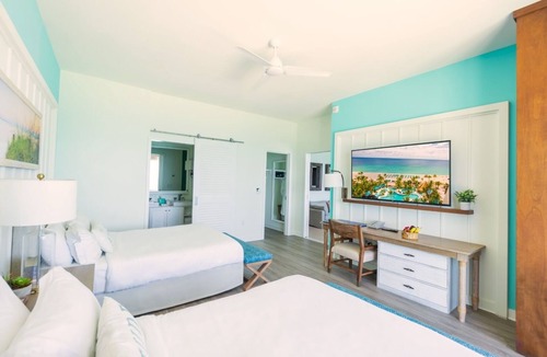 Hollywood Hotel | Perfect for a Beach Getaway - 2 Spacious Rooms w/Ocean Views and Outdoor Pool