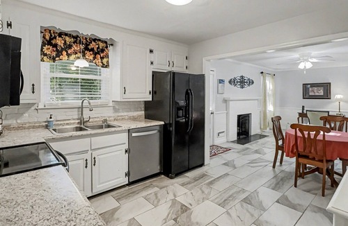 North Chesterfield House | Perfect for Extended Stays! One Level/Fenced Yard/Pets Welcome