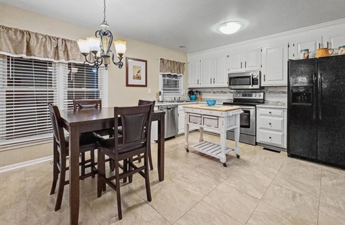 Woodlake House | Perfect for Extended Stays! Pet Friendly, Fenced Yard, Garage