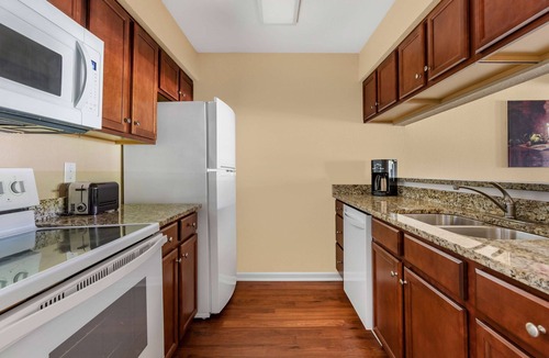 Berkeley Hotel | Perfect for Families! Full Kitchen, Free Parking, Indoor & Outdoor Pools!