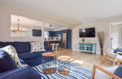 South Chatham House | Perfect for Group w/Kids & Dogs w/Hot Tub