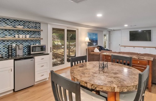 Centerville Apartment | Perfect Getaway for a Couple or a Family with 1-2 Small Kids