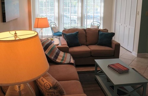 Village Green House | Perfectly Appointed Village Green Quad