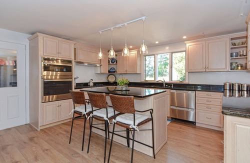 North Falmouth House | Perry Maison - 5BR/3BA, Pet Friendly w/a Pool. Secluded oasis close to beach!