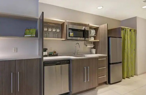 West Palm Beach Hotel | Pet-Friendly 1BR King Suite w/Pool, 1.8mi to Armory Art Center