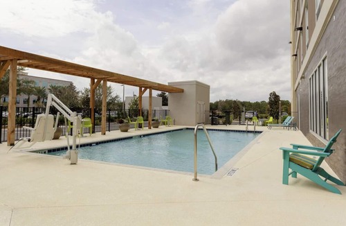 West Palm Beach Hotel | Pet-Friendly 1BR King Suite w/Pool, 1.8mi to Armory Art Center