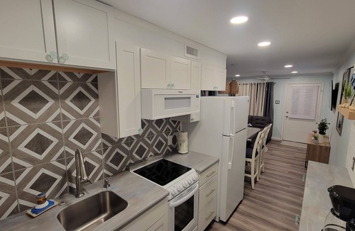 Wildwood Condo | Pet Friendly 2 bed 1 bath condo 4 night Minimum in-season June-Sept