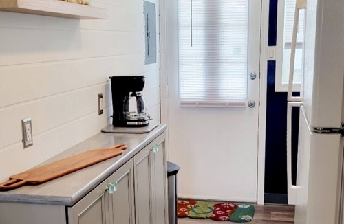 Wildwood Condo | Pet Friendly 2 bed 1 bath condo 4 night Minimum in-season June-Sept