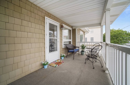Wildwood Condo | Pet Friendly 2 bed 1 bath condo 4 night Minimum in-season June-Sept