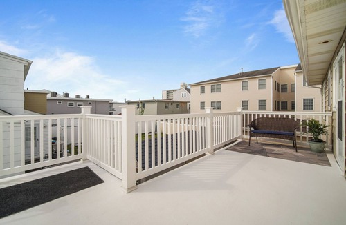 Wildwood Condo | Pet Friendly 2 bed 1 bath condo 4 night Minimum in-season June-Sept
