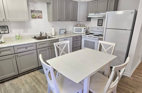 Caine Woods Condo | Pet friendly 2 Bedroom Condo 3 Blocks from Beach and Ocean! Atlantic Mist 103