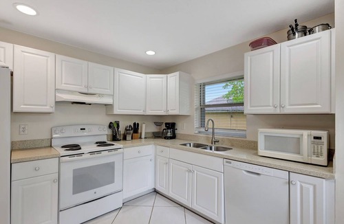 Greenview Shores House | Pet friendly 3-bedroom villa very close to WEF, shopping, amenities