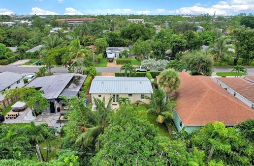 Middle River Terrace House | Pet-Friendly 3BR, Fenced Yard, Grill & Near Beach