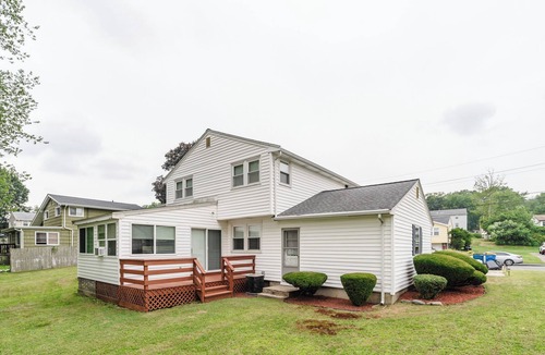 Randolph House | Pet-Friendly 4BR Single Home Easy Access I-93 w/Free Parking 17