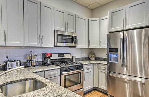 Revere Condo | Pet-Friendly Apartment, 6 Miles to Downtown