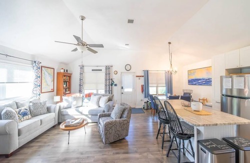Villas House | Pet friendly, Beach house with inground solar heated pool, hot tub, Sleeps 10