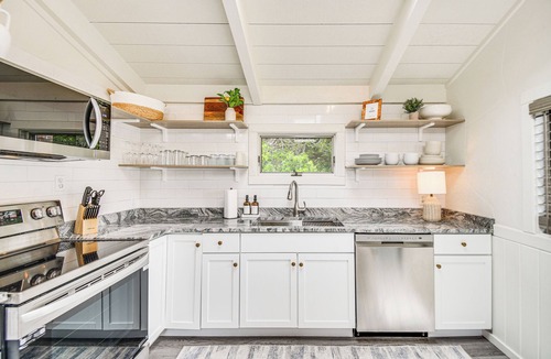 Buxton House | Pet-Friendly Buxton Home w/Balcony, 2 Mi to Beach