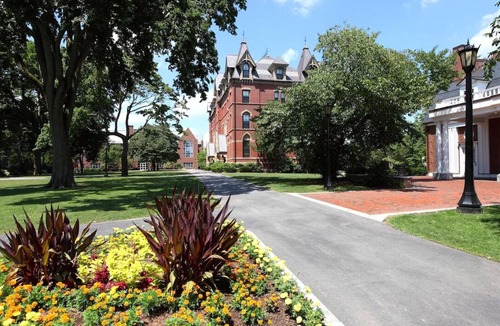 Cambridge Hotel | Pet-friendly Cambridge Stay Near Tufts University!