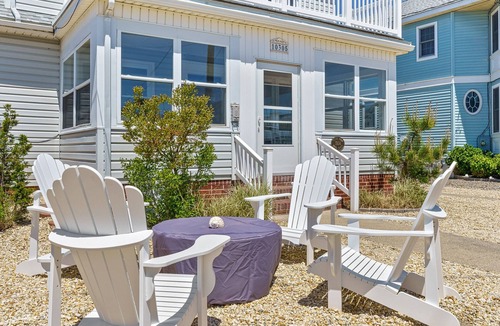 Stone Harbor House | Pet Friendly, Classic 1950s style 4 bedroom 3 full bath Stone Harbor beach house, just one block from the ocean and 7 blocks from 96th street.