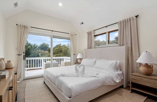 Whalehead Beach Cottage | Pet Friendly Coastal Cottage in Corolla, North Carolina, Complete with Outdoor Pool and Private Hot Tub