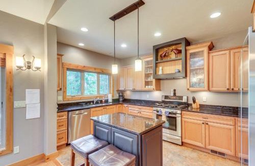 Columbia Falls House | Pet-Friendly Columbia Falls Home w/Gas Grill!