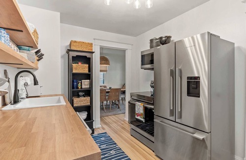 West Annapolis House | Pet-Friendly Cottage | Walk to USNA Stadium