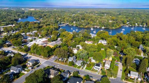 West Annapolis House | Pet-Friendly Cottage Walk to USNA Stadium