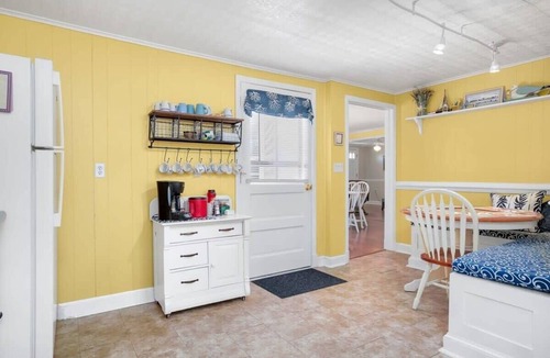 Chincoteague Cottage | Pet-friendly creekside cottage w/backyard