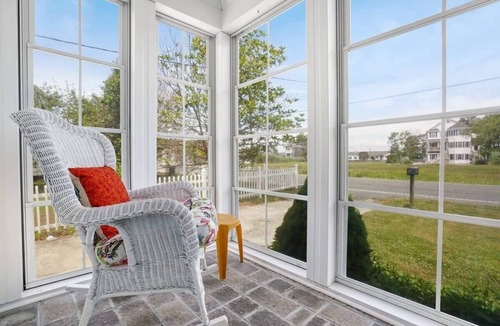 Chincoteague Cottage | Pet-friendly creekside cottage w/backyard
