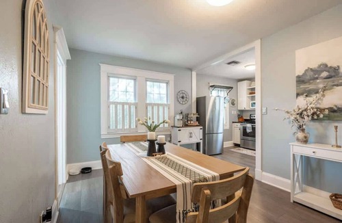 Annapolis House | Pet-Friendly Eastport | Yard & Fire Pit