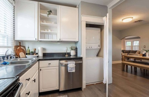 Annapolis House | Pet-Friendly Eastport | Yard & Fire Pit